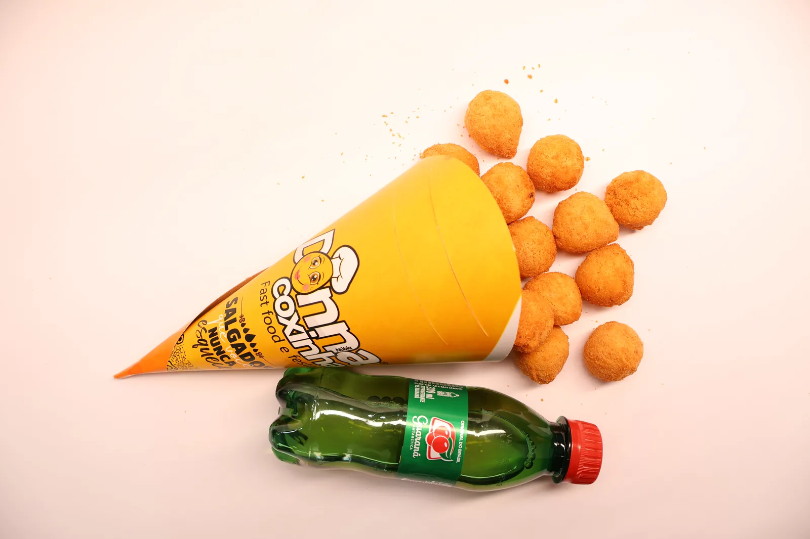 Cone de coxinhas espalhadas